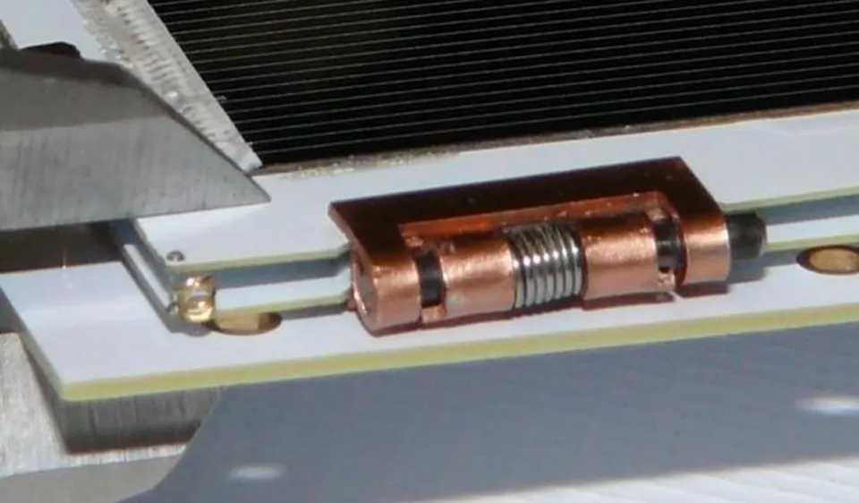 Hinges Nano: Nanosat Hinges for reliable deploy operations